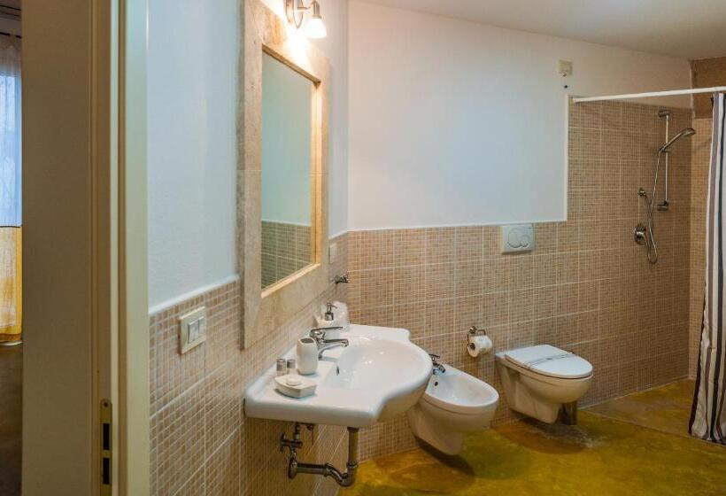 Pokój Standard Trzyosobowy, B&b La Garolla