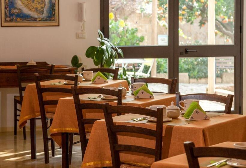 Pokój Standard Trzyosobowy, B&b La Garolla