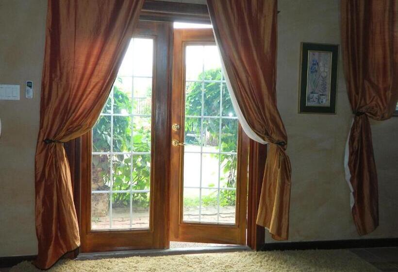 家庭间, Becks Bed & Breakfast