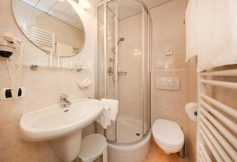 اتاق استاندارد با بالکن, Garni Lanzinger