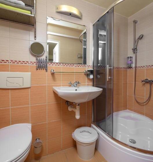 四人标准间, Hromovka