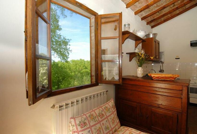 شقة غرفتين, Podere Santaadele