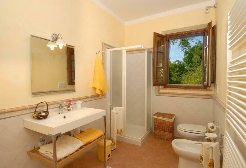 شقة غرفتين, Podere Santaadele