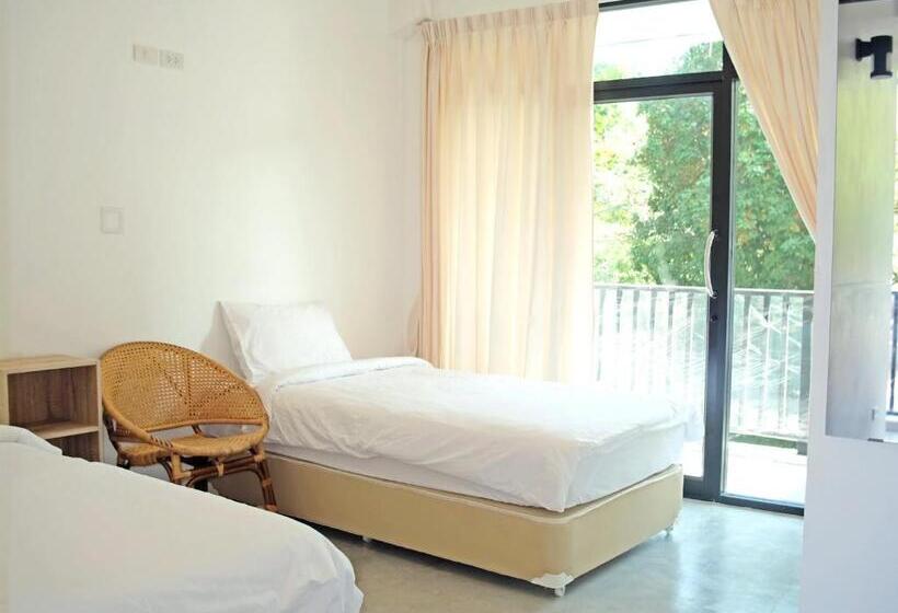 バス共有のスタンダードルーム, The Dearly Koh Tao Hostel Padi 5 Star Dive Resort