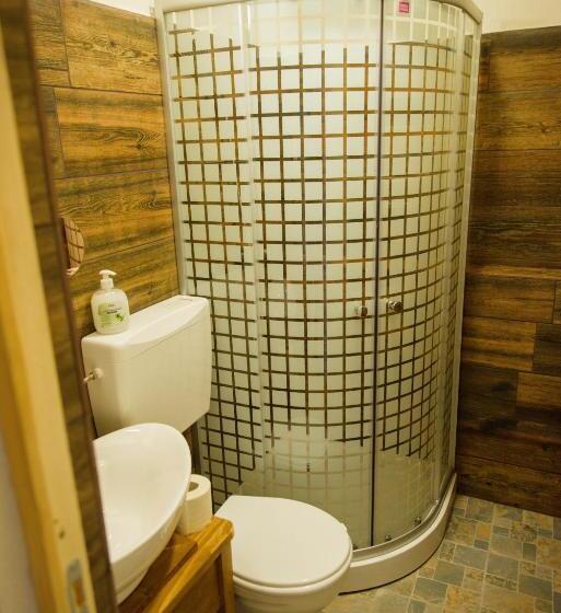 패밀리 룸, Válaszút Fogadó