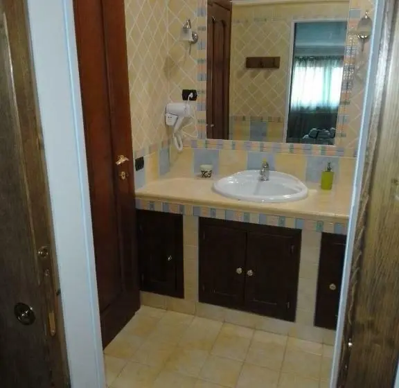 اتاق استاندارد سه نفره, B&b Marinella