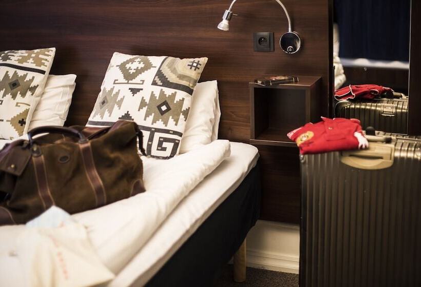 스탠다드 4인용 룸 공용 욕실, Castle House Inn