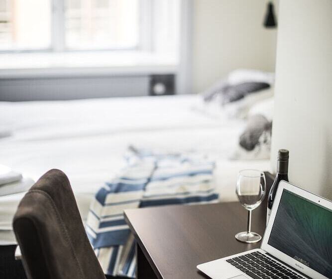 스탠다드 4인용 룸 공용 욕실, Castle House Inn