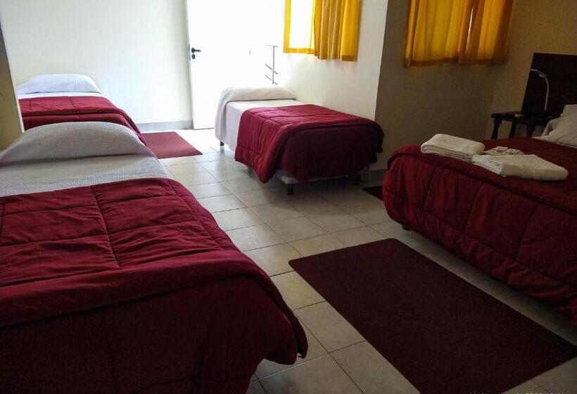 클래식 패밀리 룸, De La Linda