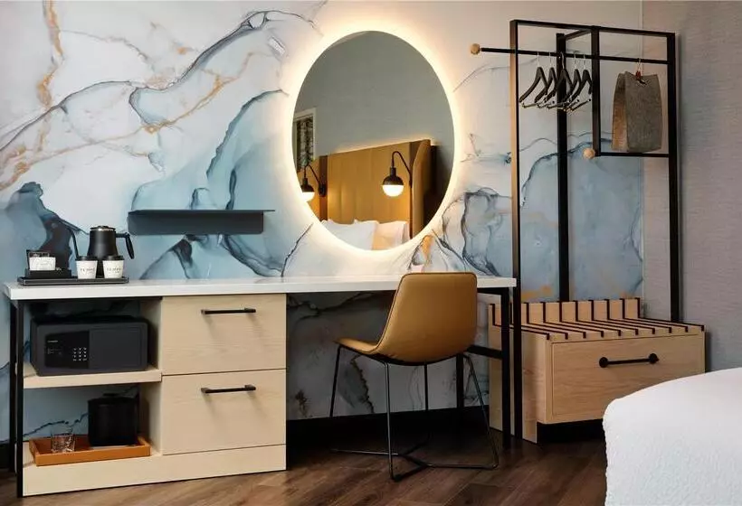 Suite King Bed