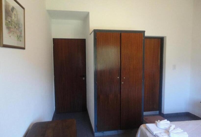 スタンダードトリプルルーム, Lujan