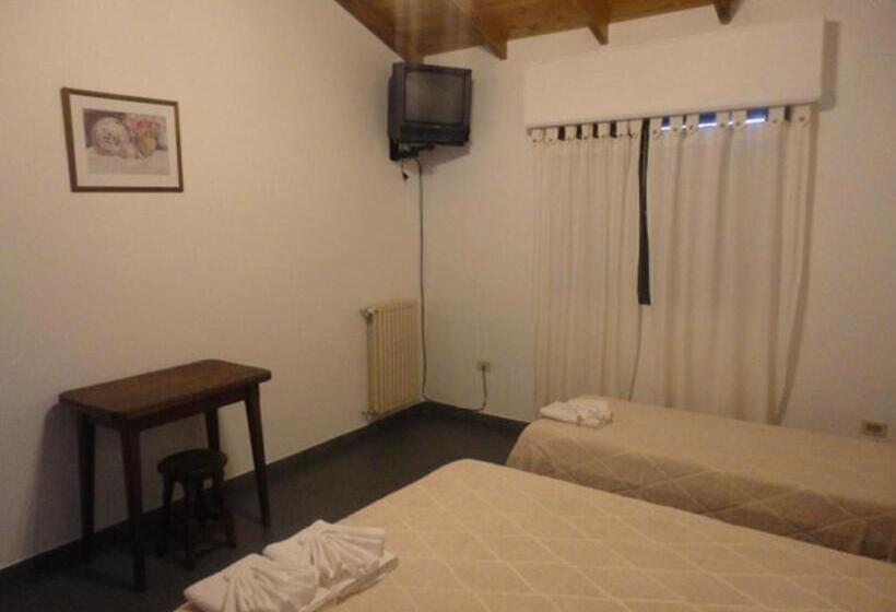 スタンダードトリプルルーム, Lujan