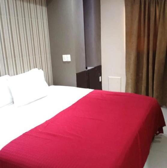 Номер Deluxe, Maria Elena