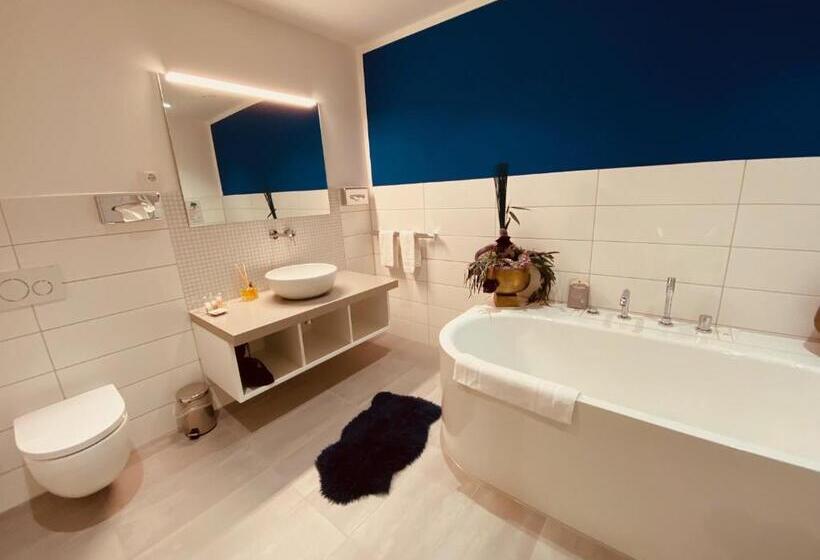 디럭스 스튜디오, Schloss Thurnau