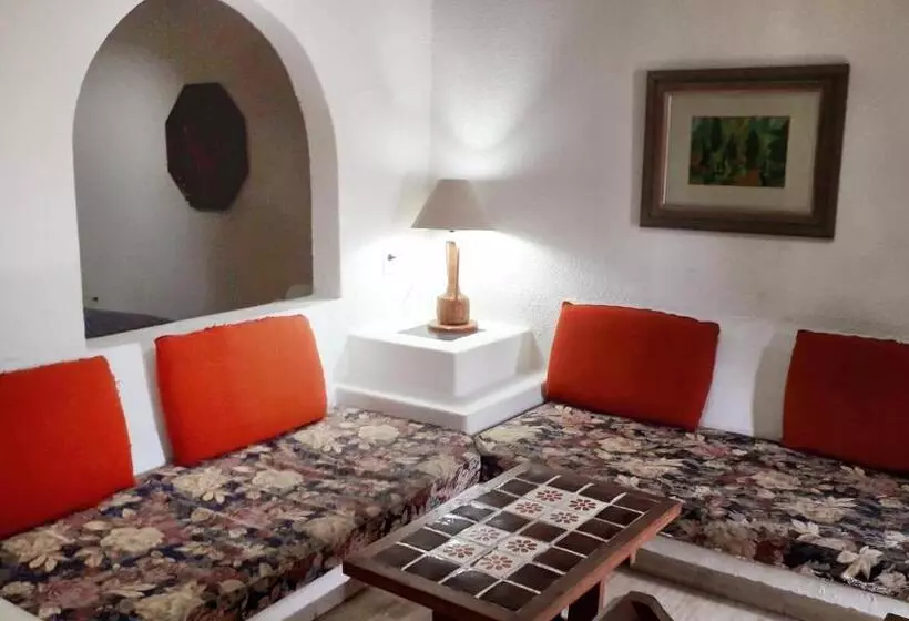 سوییت, Solimar Inn Suites