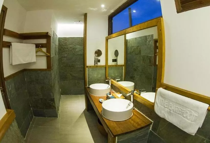 اتاق اساندارد با چشمانداز جانبی به دریا, The Barefoot Eco