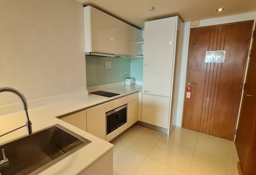 דירת חדר נוף לים, The Privilege Residence