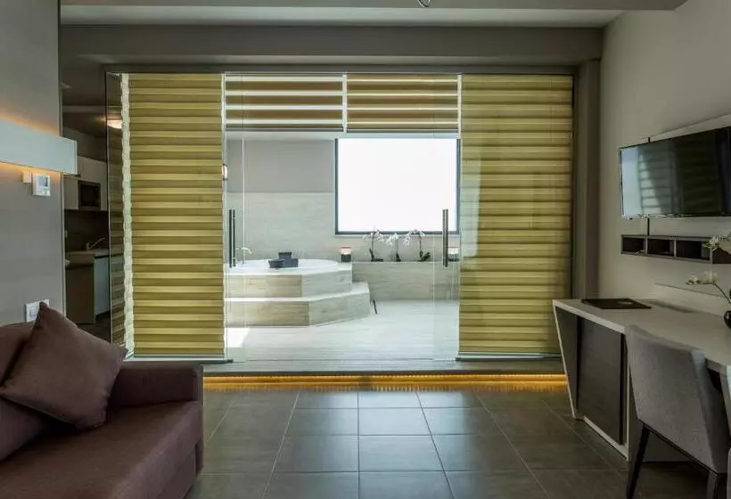 Suite with lake view, New Splendid Hotel & Spa Adults Only