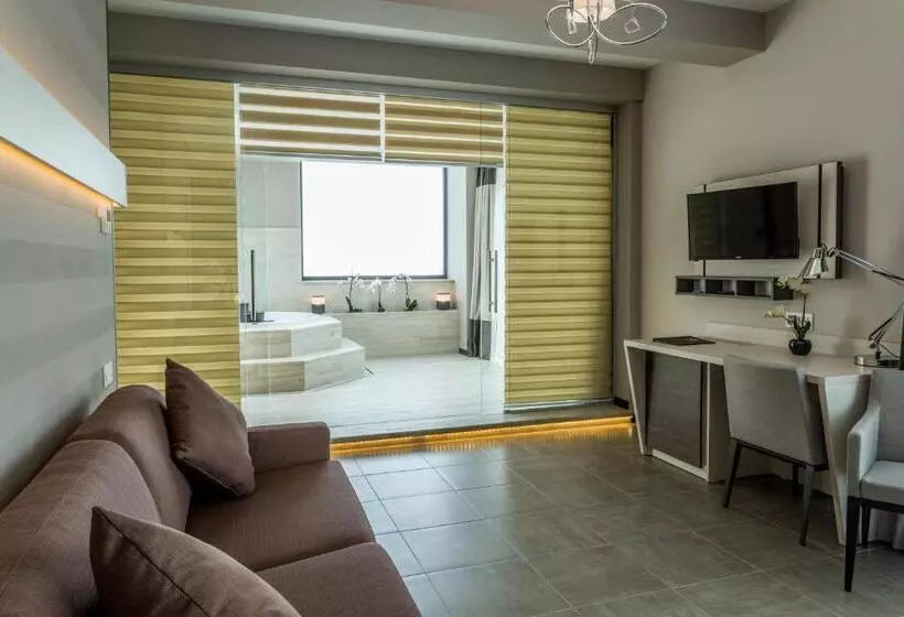 Suite with lake view, New Splendid Hotel & Spa Adults Only