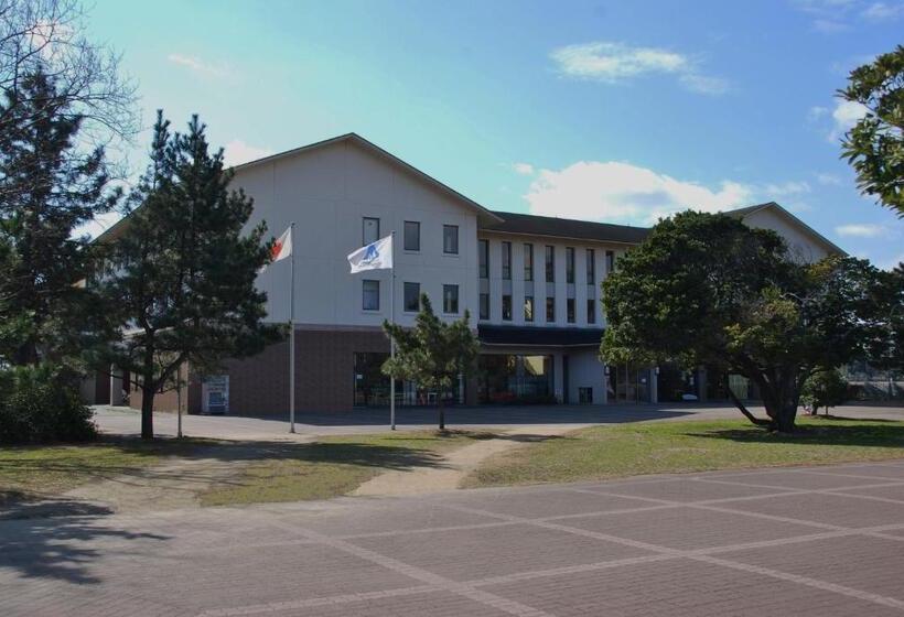 חדר סטנדרטי לארבעה עם חדר אמבטיה משותף, Osaka International Youth Hostel