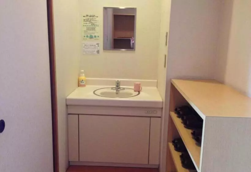 Standard Neljän Hengen Huone Jaettu Kylpyhuone, Osaka International Youth Hostel