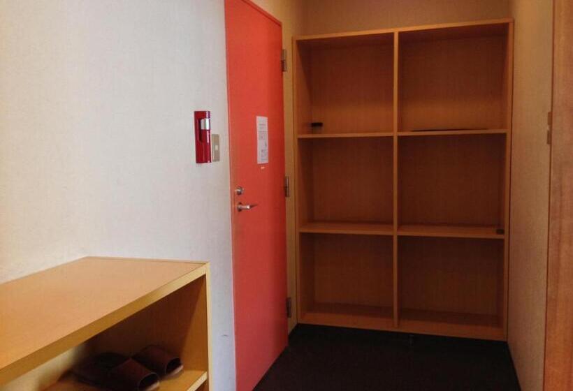 Номер Стандарт Четырехместный Совместный Санузел, Osaka International Youth Hostel