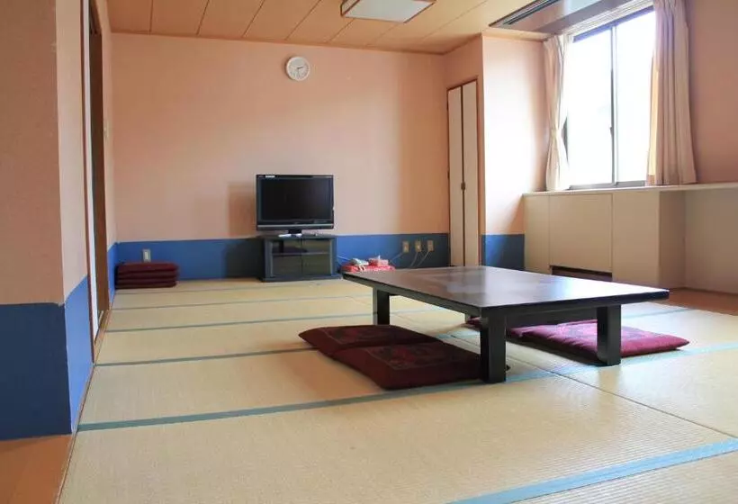 Standard Neljän Hengen Huone Jaettu Kylpyhuone, Osaka International Youth Hostel
