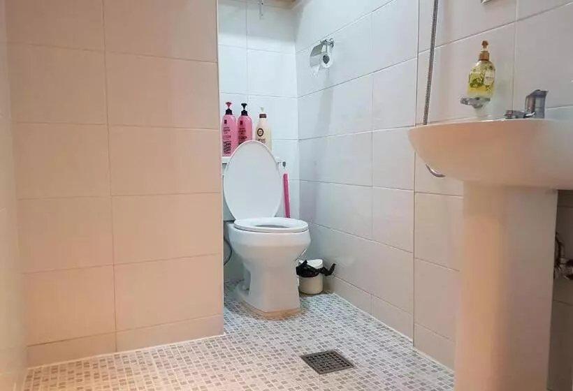 اتاق استاندارد چهار تخته, Gongsimga Hanok Guesthouse