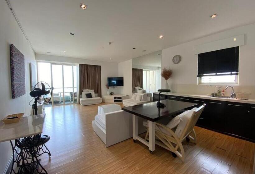 سوییت, Costa Apartments Central