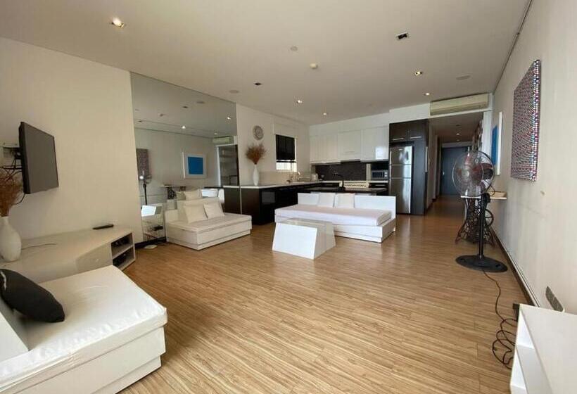 سوییت, Costa Apartments Central