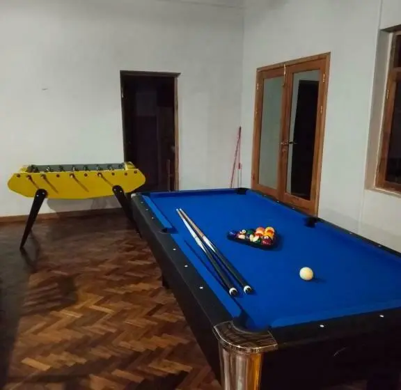 اتاق استاندارد با چشم‌انداز استخر, Andasibe Sifaka Lodge