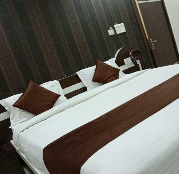 디럭스 룸, R K Palace