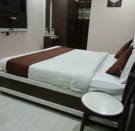 디럭스 룸, R K Palace