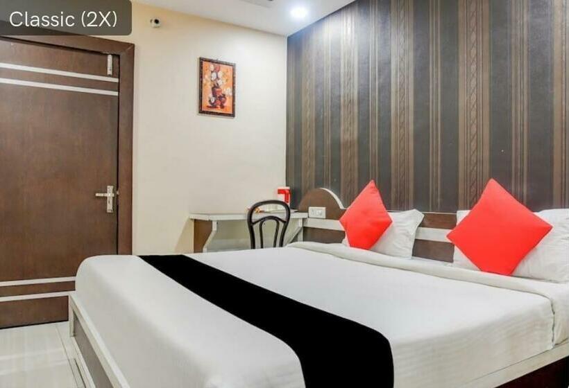 디럭스 룸, R K Palace