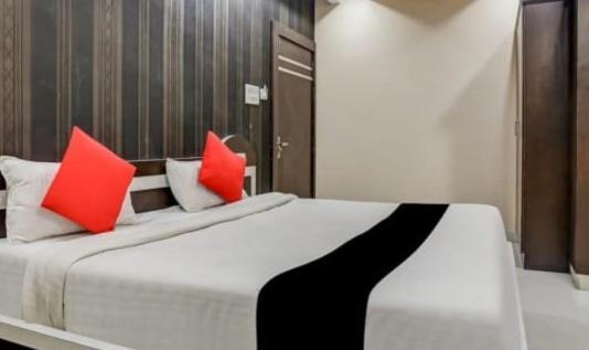 디럭스 룸, R K Palace