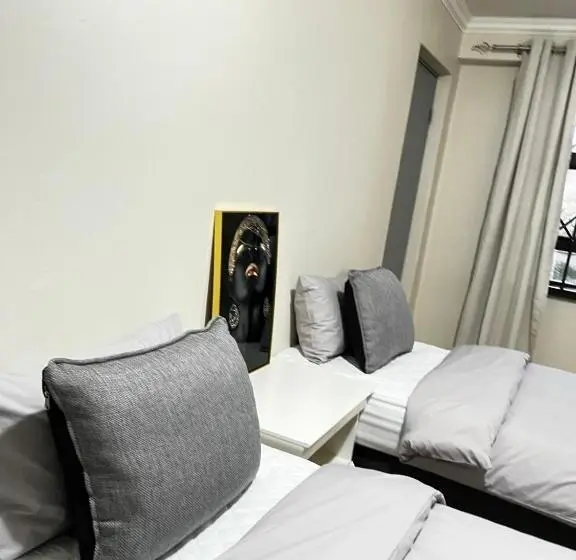 ファミリールーム, Montrose Bnb