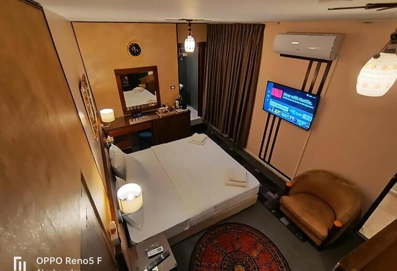 اتاق لوکس با بالکن, Plaza De Petra