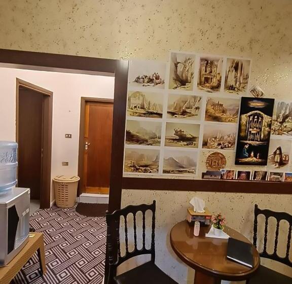 اتاق لوکس با بالکن, Plaza De Petra