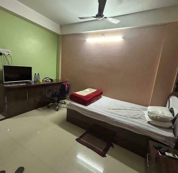 اتاق لوکس یک تخته, Roop Amrit Guest House