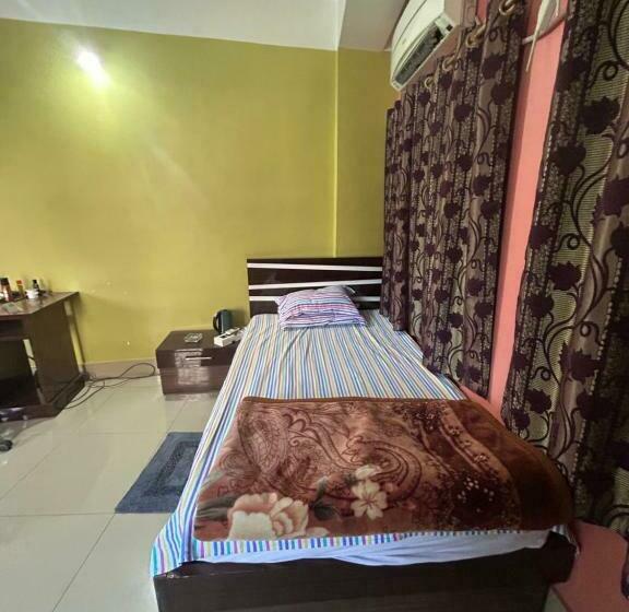 シングルデラックスルーム, Roop Amrit Guest House