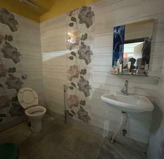 シングルデラックスルーム, Roop Amrit Guest House