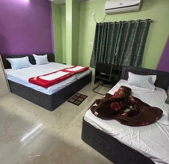 اتاق لوکس با چشم‌انداز شهر, Roop Amrit Guest House