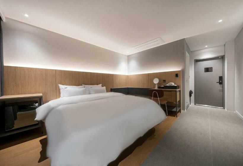 スタンダードルーム, Siheung Brown Dot Jeongwang