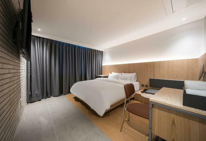 スタンダードルーム, Siheung Brown Dot Jeongwang