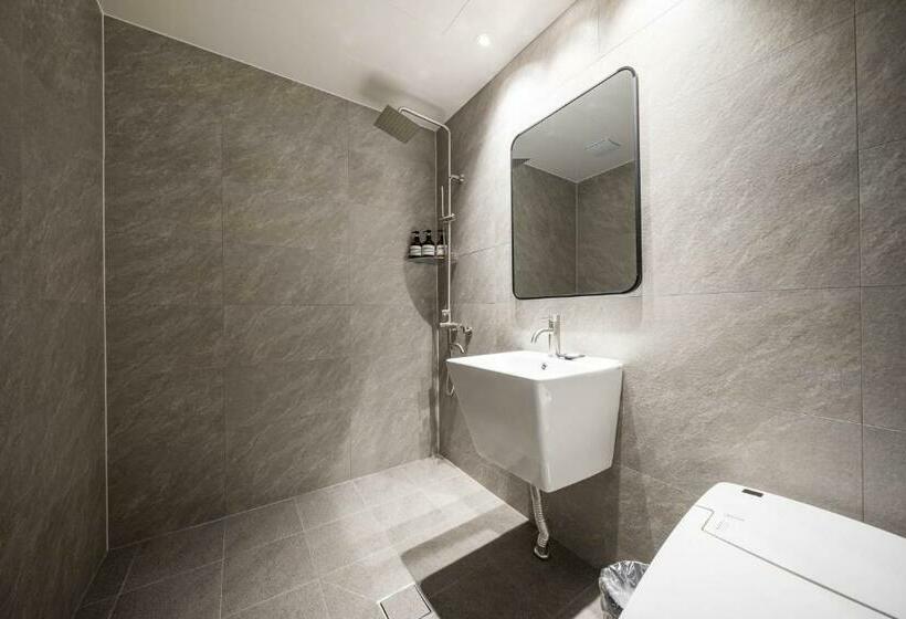 スタンダードルーム, Siheung Brown Dot Jeongwang