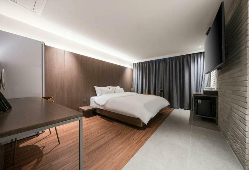 デラックスルーム, Siheung Brown Dot Jeongwang