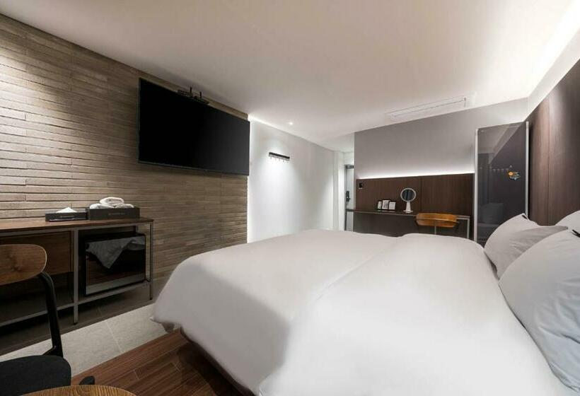 デラックスルーム, Siheung Brown Dot Jeongwang