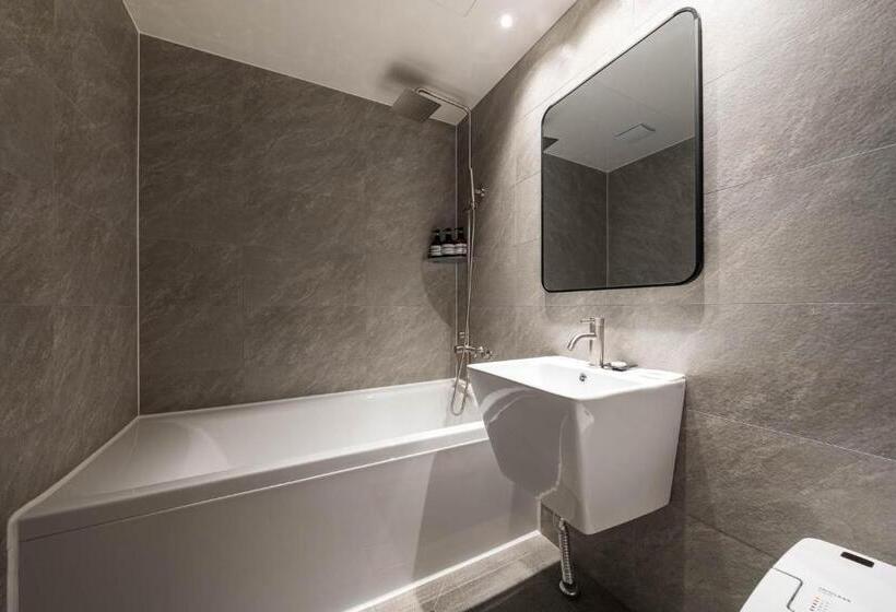 スタンダードルーム, Siheung Brown Dot Jeongwang