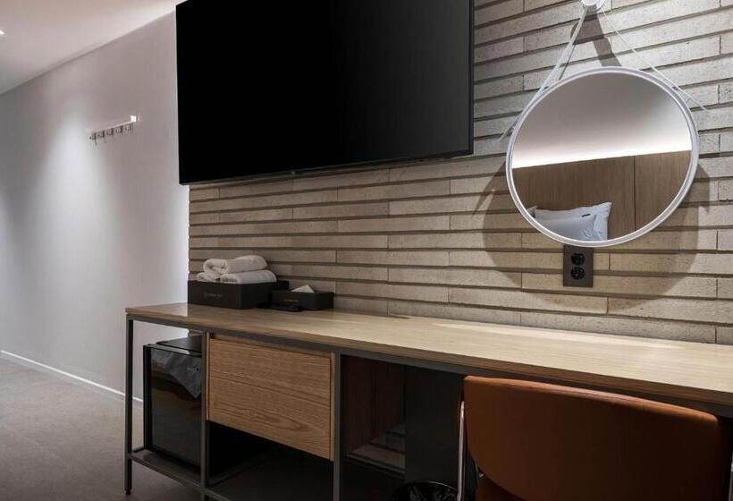 スタンダードルーム, Siheung Brown Dot Jeongwang