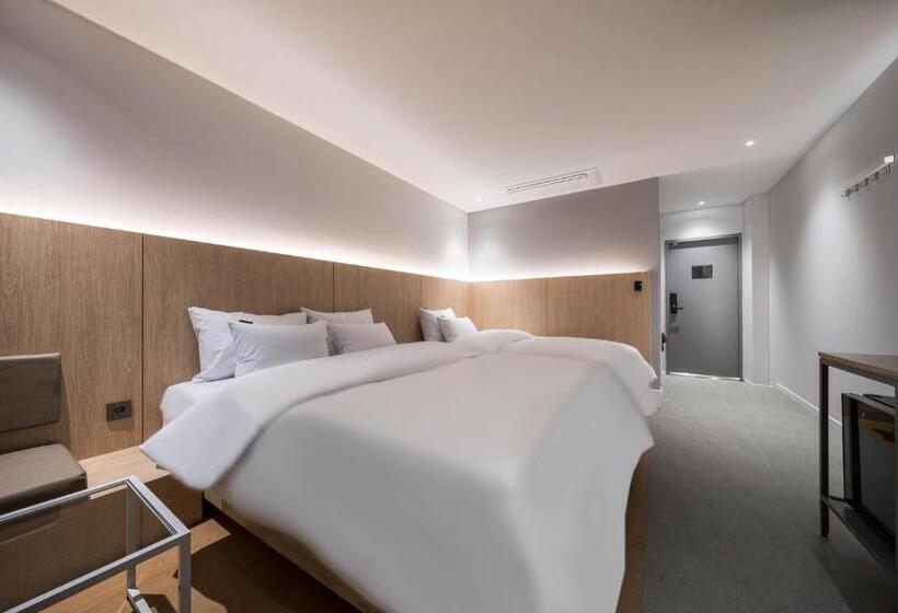 スタンダードルーム, Siheung Brown Dot Jeongwang